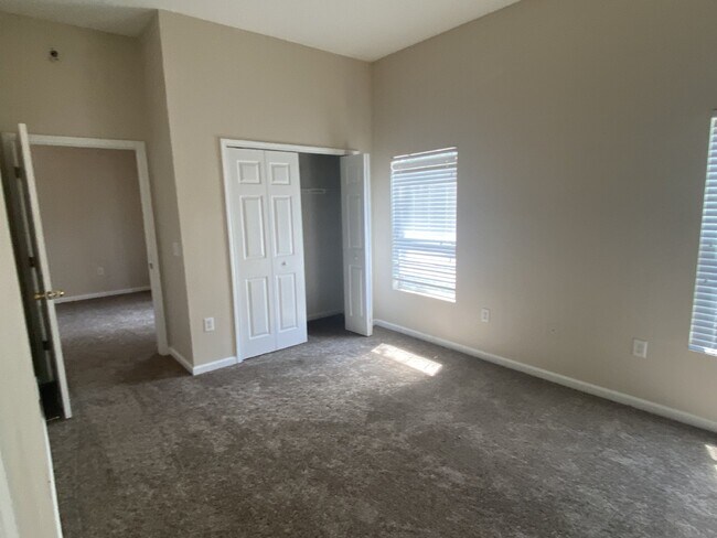 Building Photo - First-Floor 2BR/2BA Condo in Gated Nature’s Hideaway – Pool, Playground & Convenient Westside Loc...
