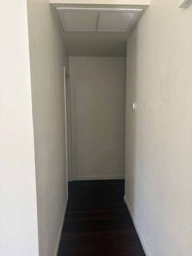 Building Photo - 4 Bedroom/2 Bath Home in the Northwest - $2395 Per Month!