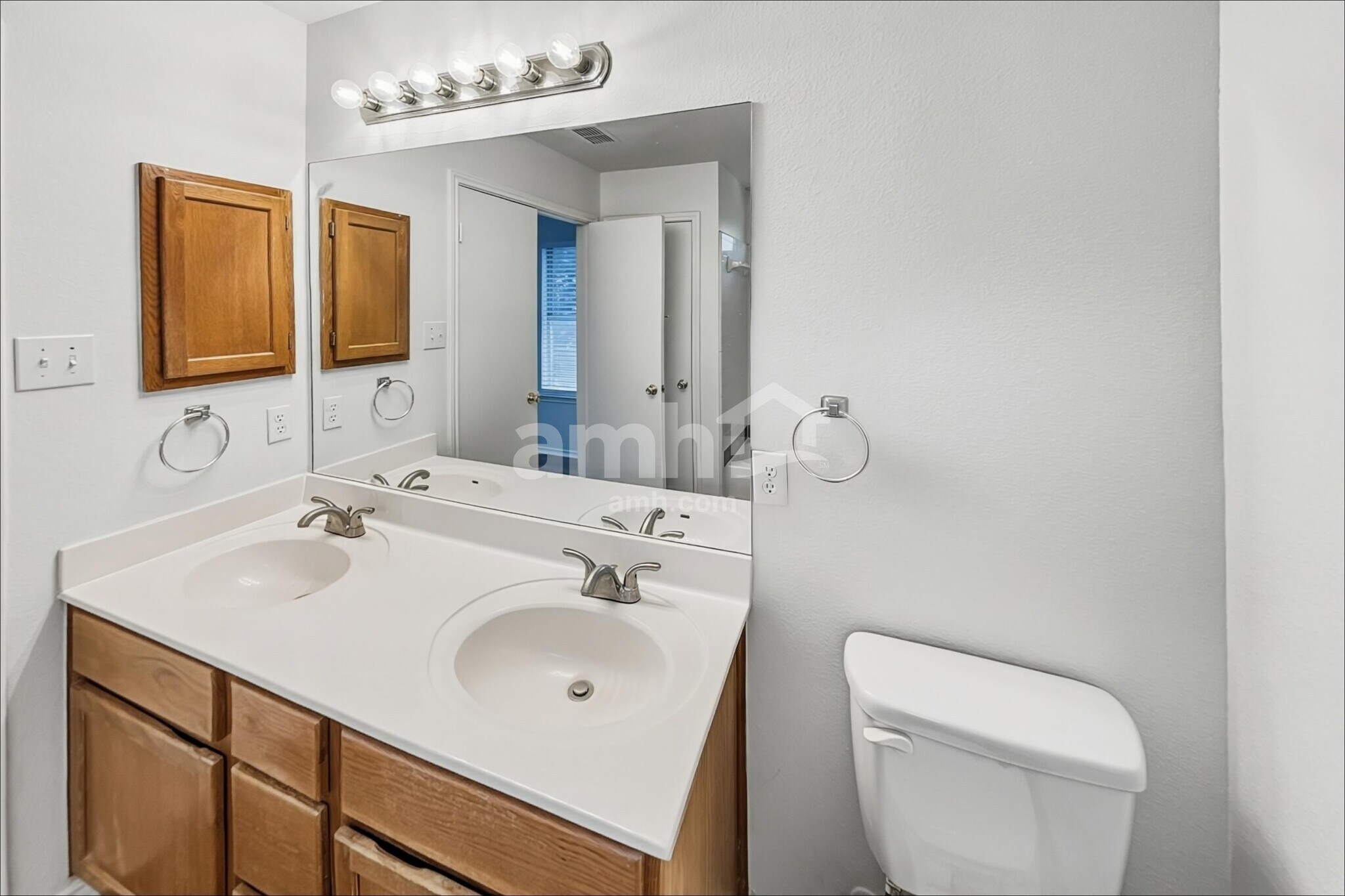 Building Photo - 3552 Peachtree Ln