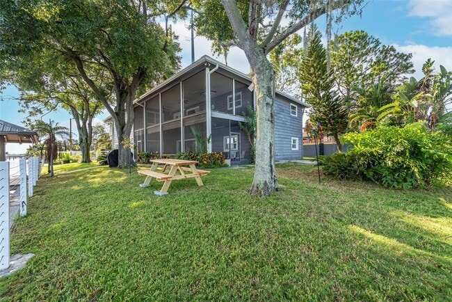 Building Photo - 9901 Bay Dr