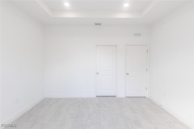 Building Photo - 1032 N Hilton Cir