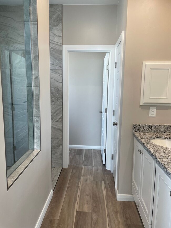 Building Photo - Gorgeous Desert Color Home!