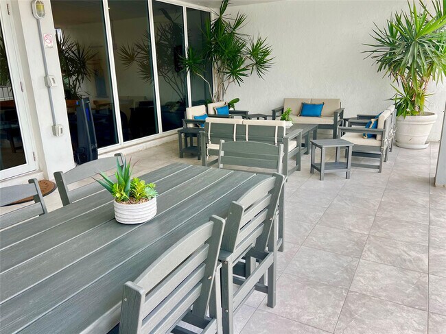 Building Photo - 800 SE 20th Ave