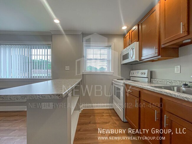 Building Photo - 305 San Juan Dr