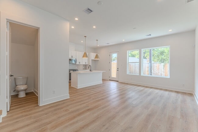 Building Photo - 7707 Inwood Grv Ln