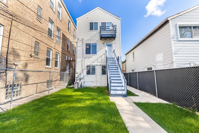 Building Photo - 2349 W 18th Pl