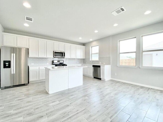 Building Photo - 2525 Pecan Island Dr