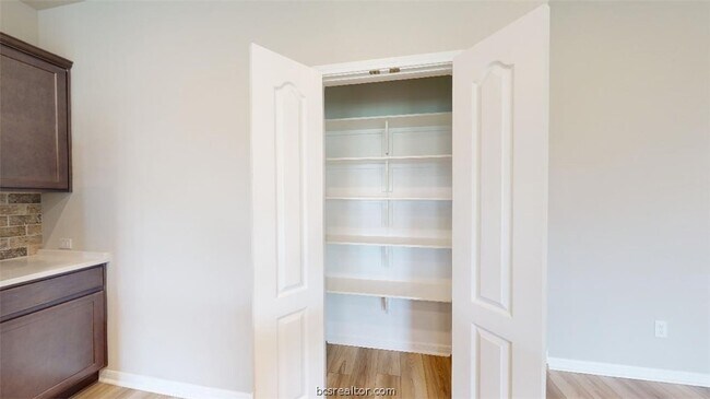 Building Photo - 6335 Spartan Dr