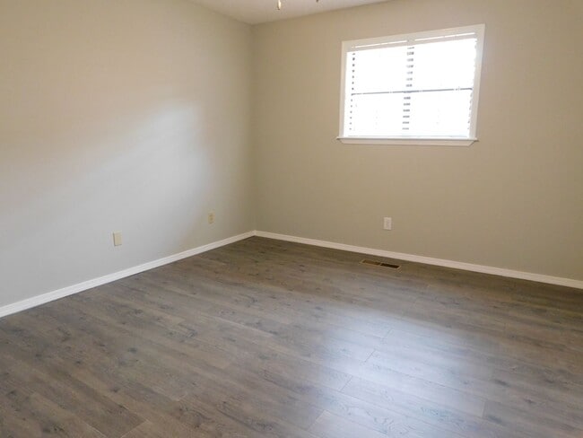 Building Photo - Spacious 2 Bed 2 Bathroom Duplex