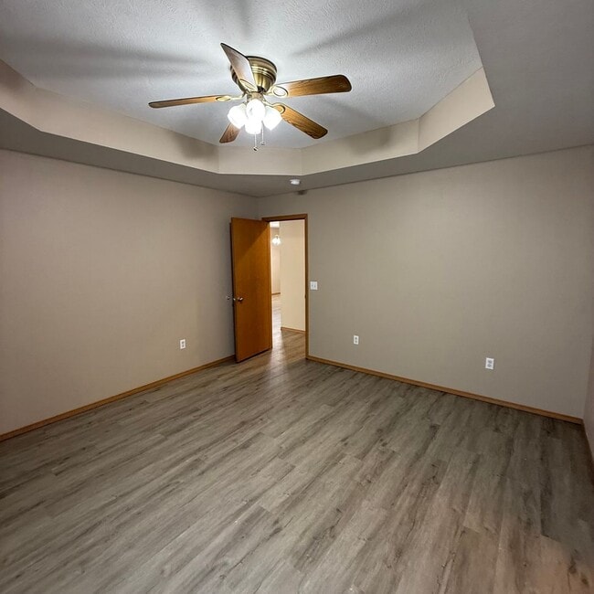 Building Photo - 2 bedroom 2 bath Duplex in Clever Won't la...