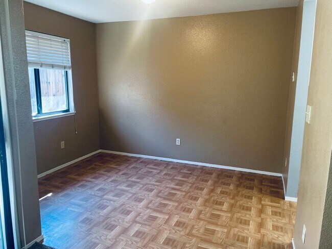 Building Photo - 2220 Sunmist Ln