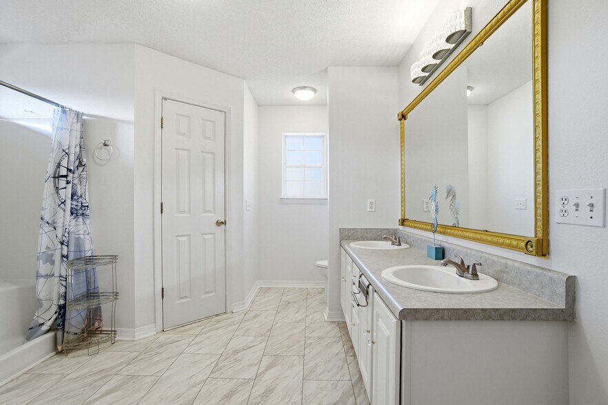 Building Photo - 3315 Bauer Rd