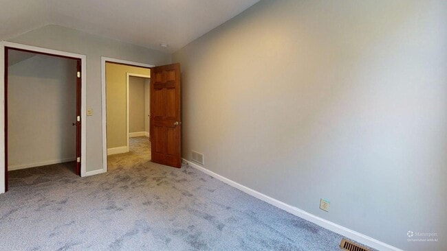 Building Photo - Madison/W.95th neighborhood : 3 bedroom/1 bath single family house available NOW.
