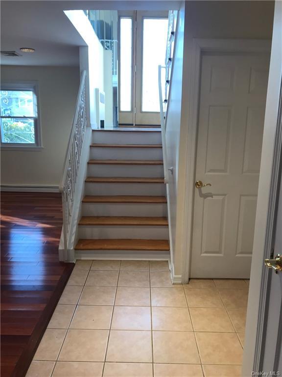 Building Photo - 230 Glenbrook Ave