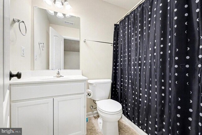 Building Photo - 2444 Drake Ln