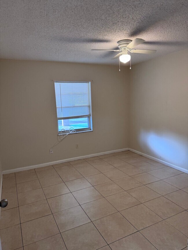 Building Photo - 907 Weatherbee Rd, Ft. Pierce, FL