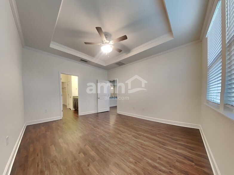 Building Photo - 3791 Lk Blf Lp