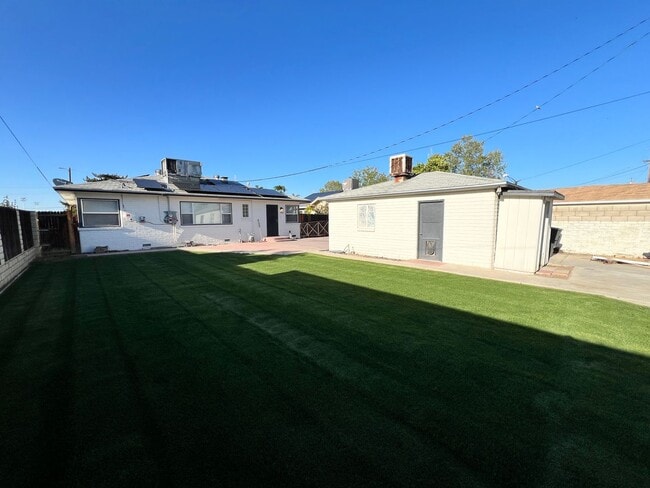 Building Photo - 3 Bd/ 2 Ba home including Solar