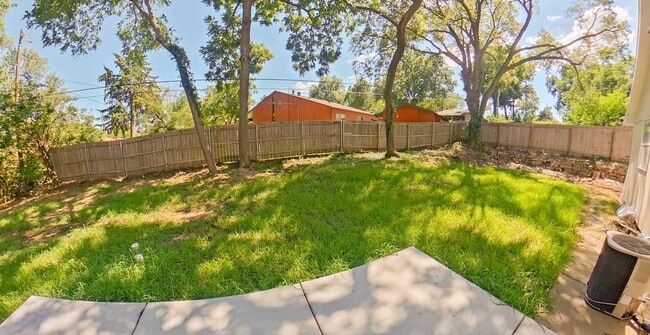Building Photo - Pet Friendly + Great Location + Stainless ...