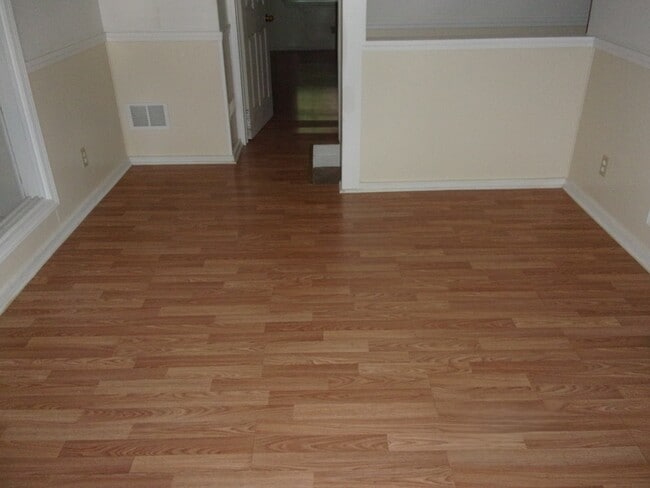 Building Photo - 1975 Tudor St