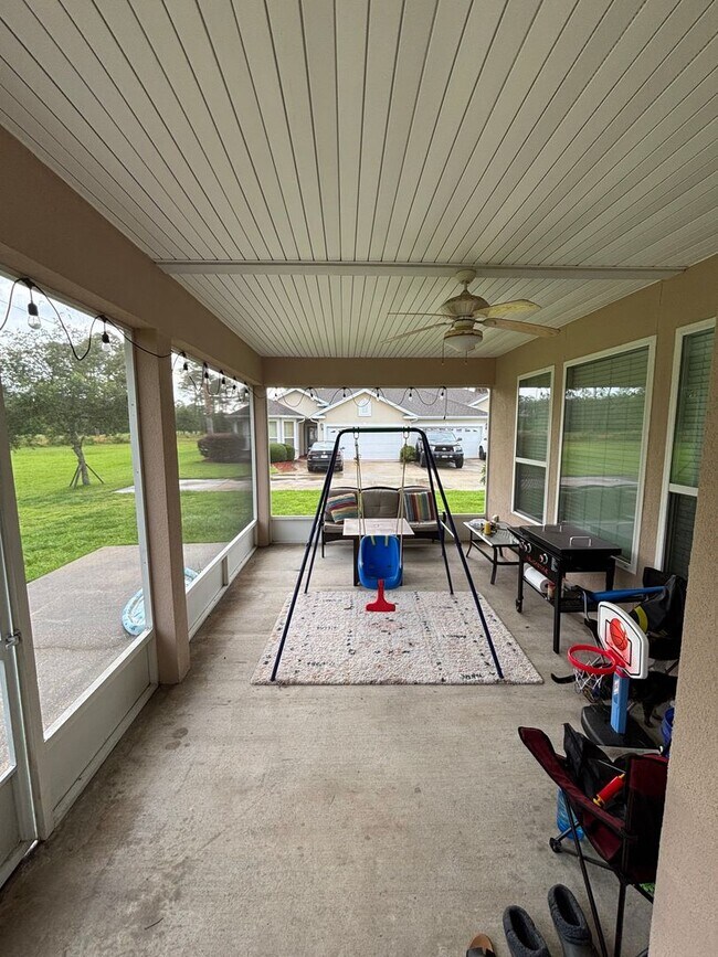 Building Photo - Rare find! 4/2 in Laurel Island