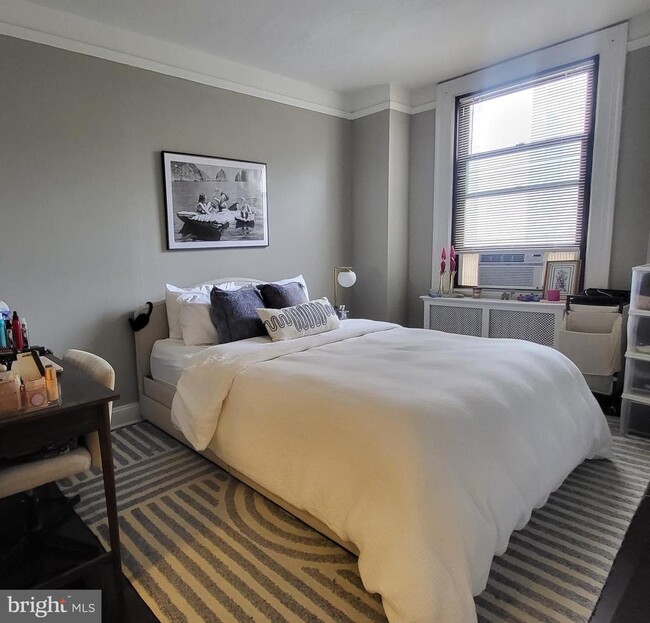 Building Photo - 2031 Locust St