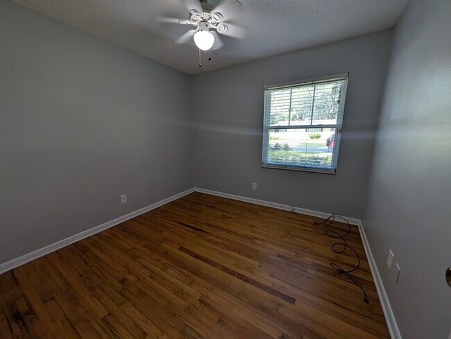 Building Photo - 1820 Medart Dr