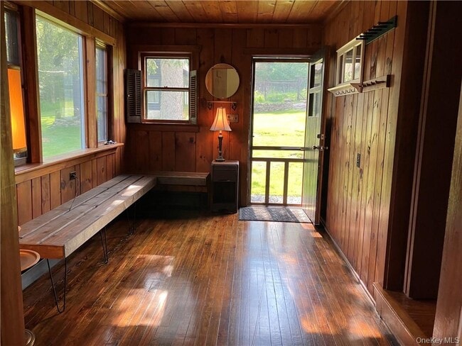 Building Photo - 283 Lake View Dr