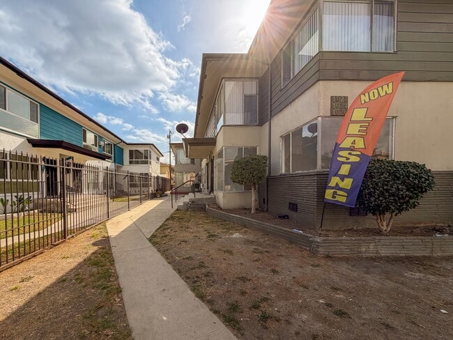 Building Photo - 4024 Palmwood Dr