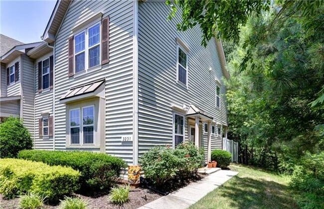 Primary Photo - 3 bedroom/2.5 bathroom - Weatherly At Whit...