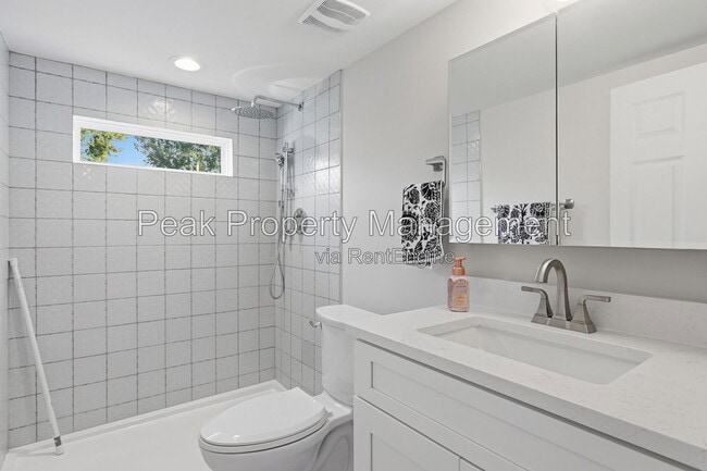 Building Photo - 3022 Grayland Ave