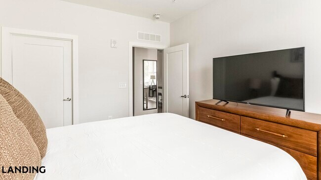 Building Photo - 556 Martin Rd SW