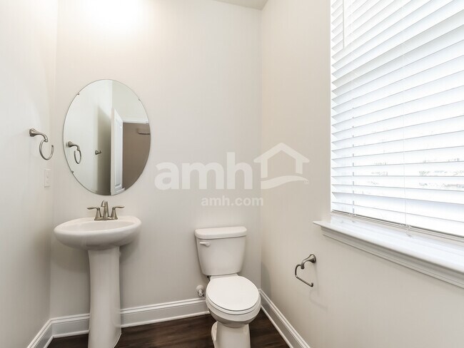 Building Photo - 559 Rivermist Dr