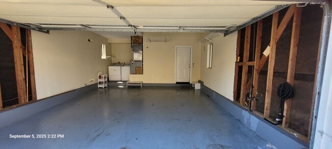 Building Photo - Convenient location in Scripps Ranch