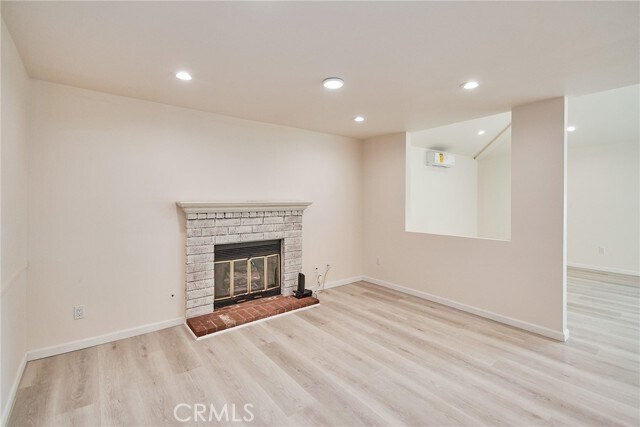 Building Photo - 865 Featherwood Dr