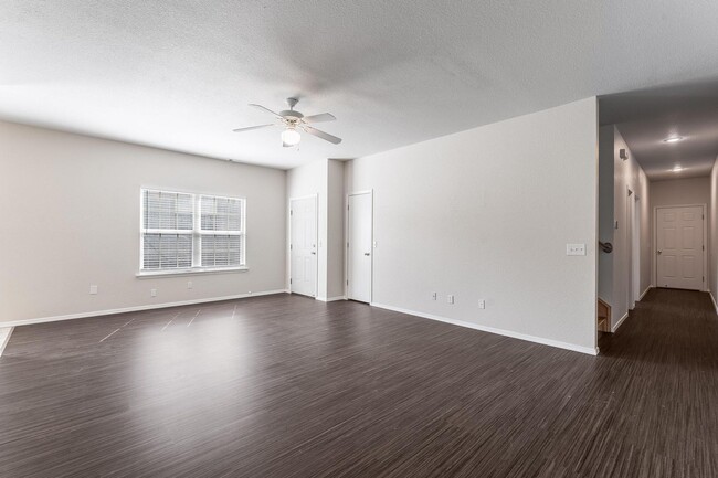 Building Photo - Milliken Duplex