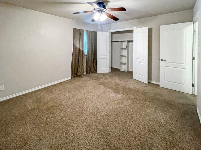 Building Photo - 129 W Alto Dr