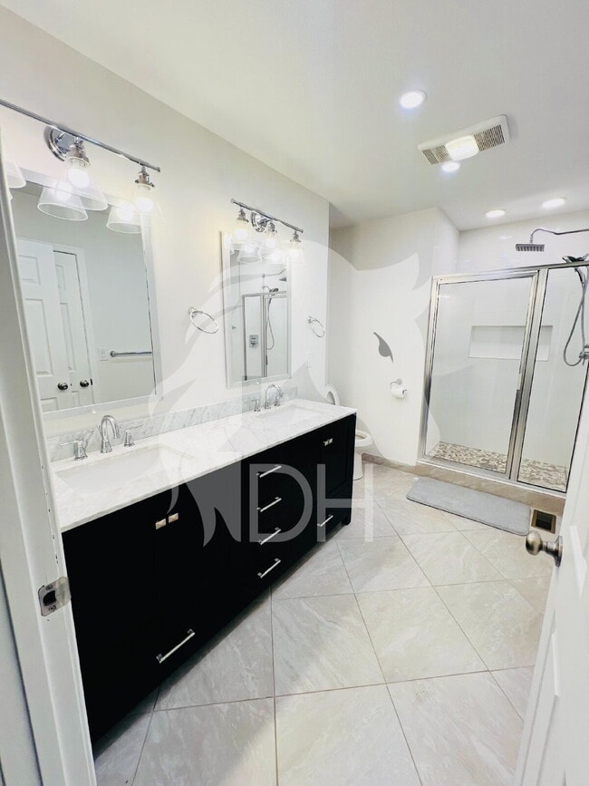 Building Photo - 414 Deer Run