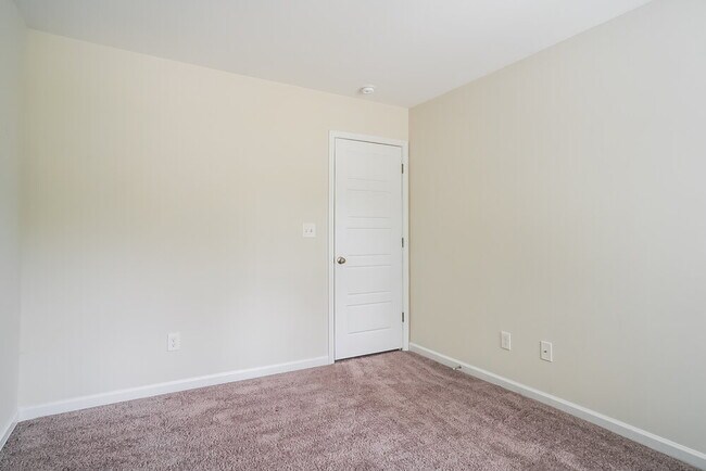 Building Photo - 151 Oakdale Ave