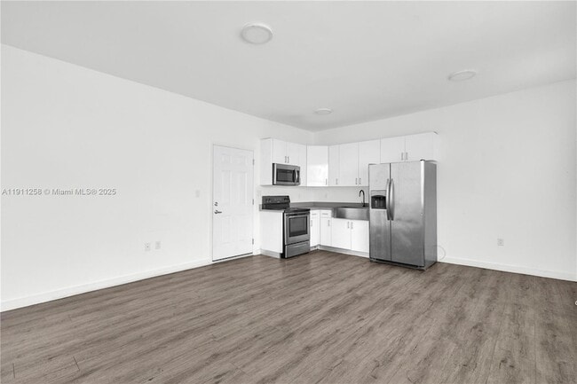 Building Photo - 402 NW 12th Ave