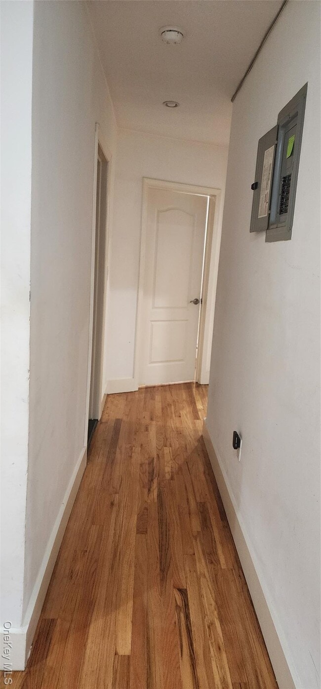 Building Photo - 452 Linwood St