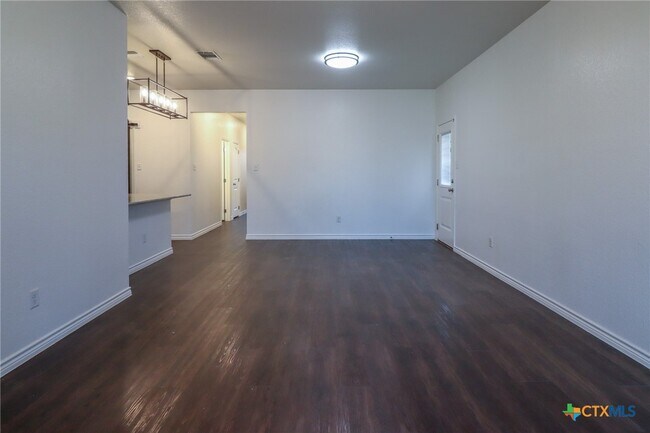 Building Photo - 5005 Rose Gdn Lp