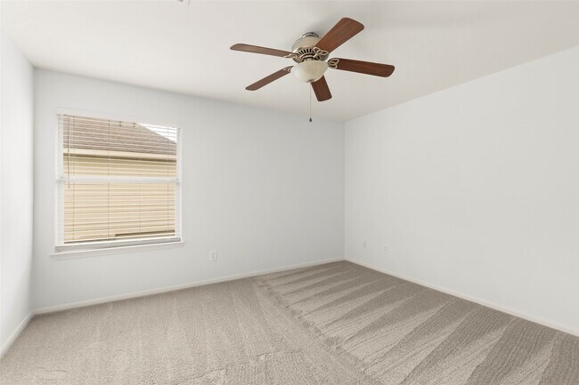 Building Photo - 2111 Blue Water Bay Dr