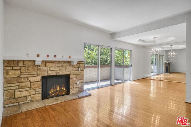 Building Photo - 5534 Sylmar Ave