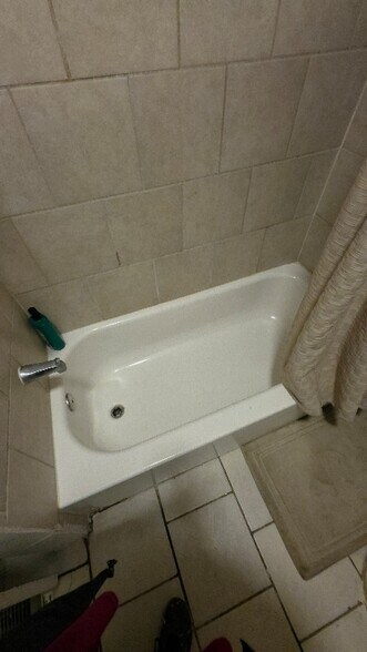 Building Photo - 116 Hardy Ave