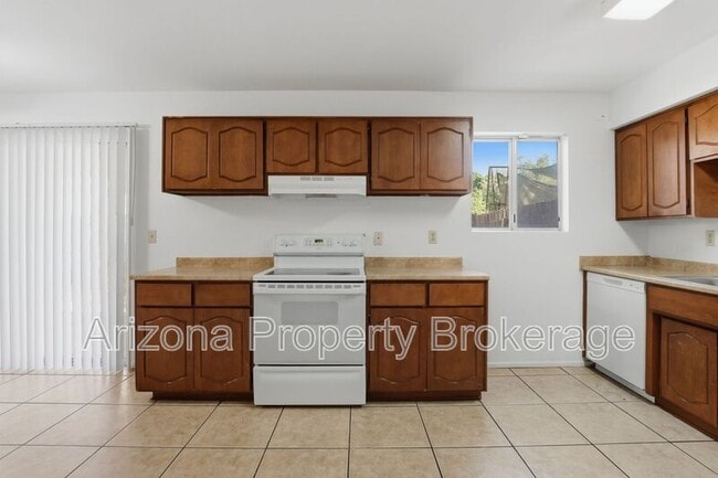 Building Photo - 238 E Vine Cir