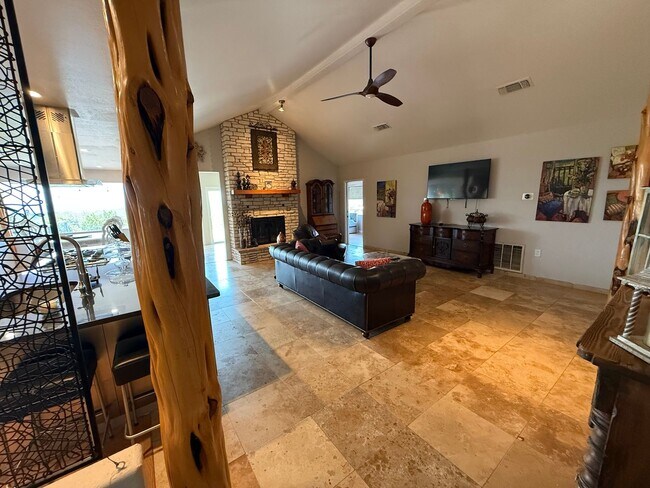 Building Photo - NEW ON MARKET