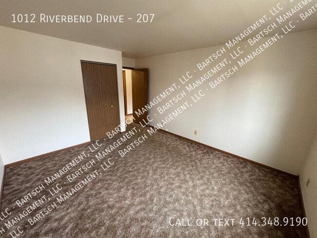 Building Photo - 1012 Riverbend Dr