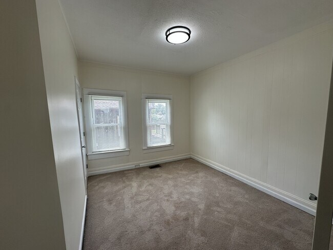 Building Photo - 2215 McCroskey Ave