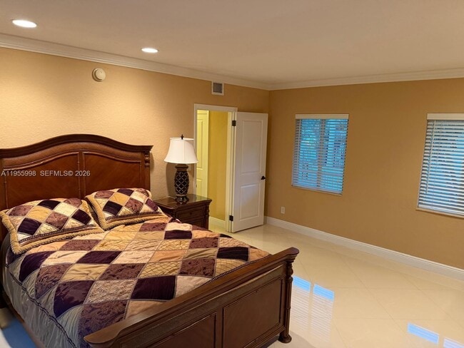 Building Photo - 830 NE 20th Ave